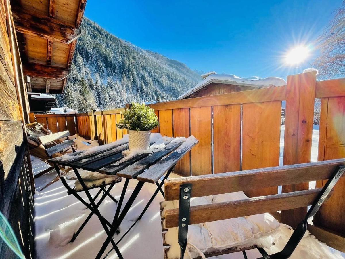Chalet Le Petit Nicolas, Jacuzzi, Vue Mont Blanc Chamonix Mont Blanc Exterior foto