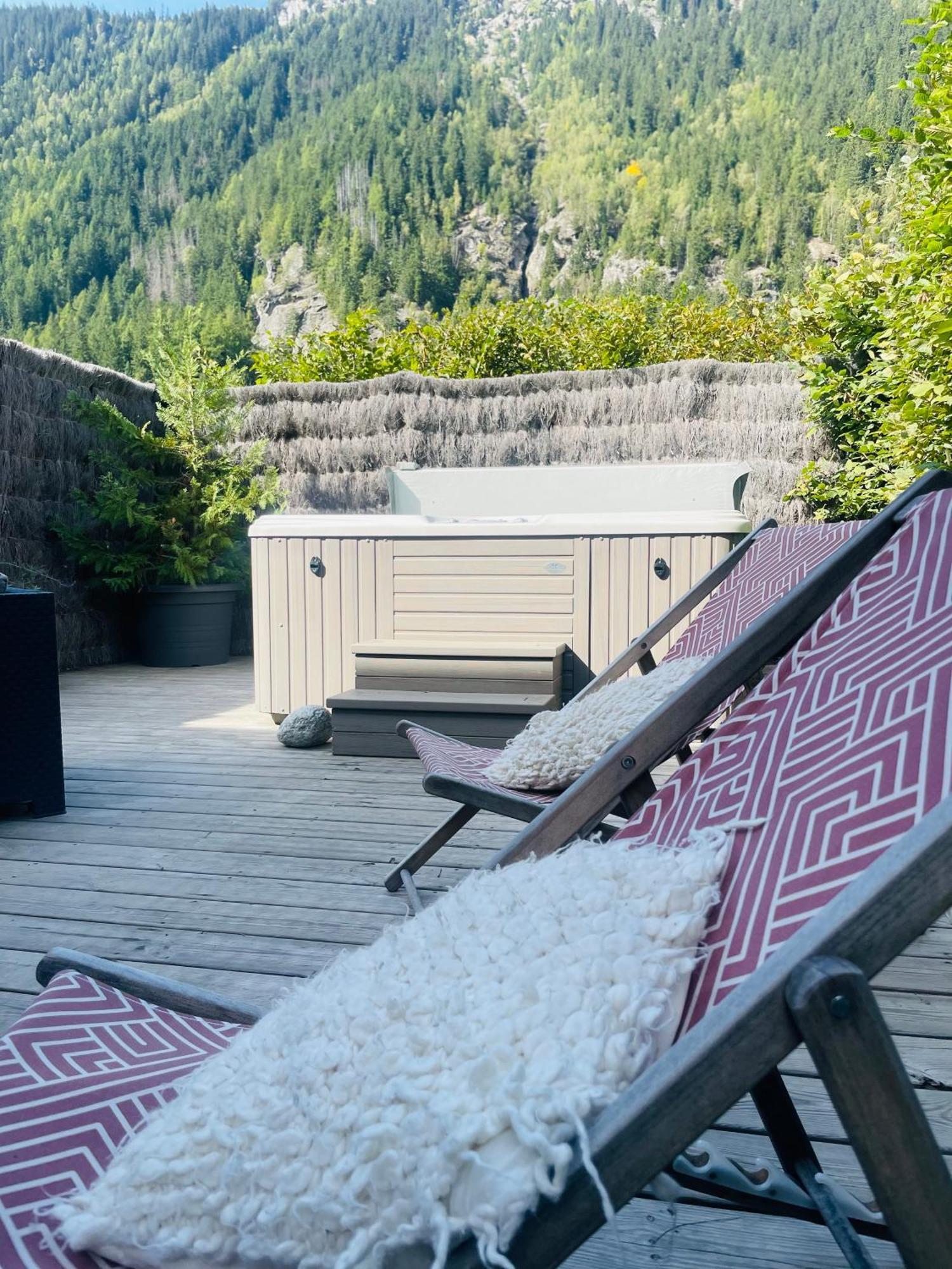 Chalet Le Petit Nicolas, Jacuzzi, Vue Mont Blanc Chamonix Mont Blanc Exterior foto
