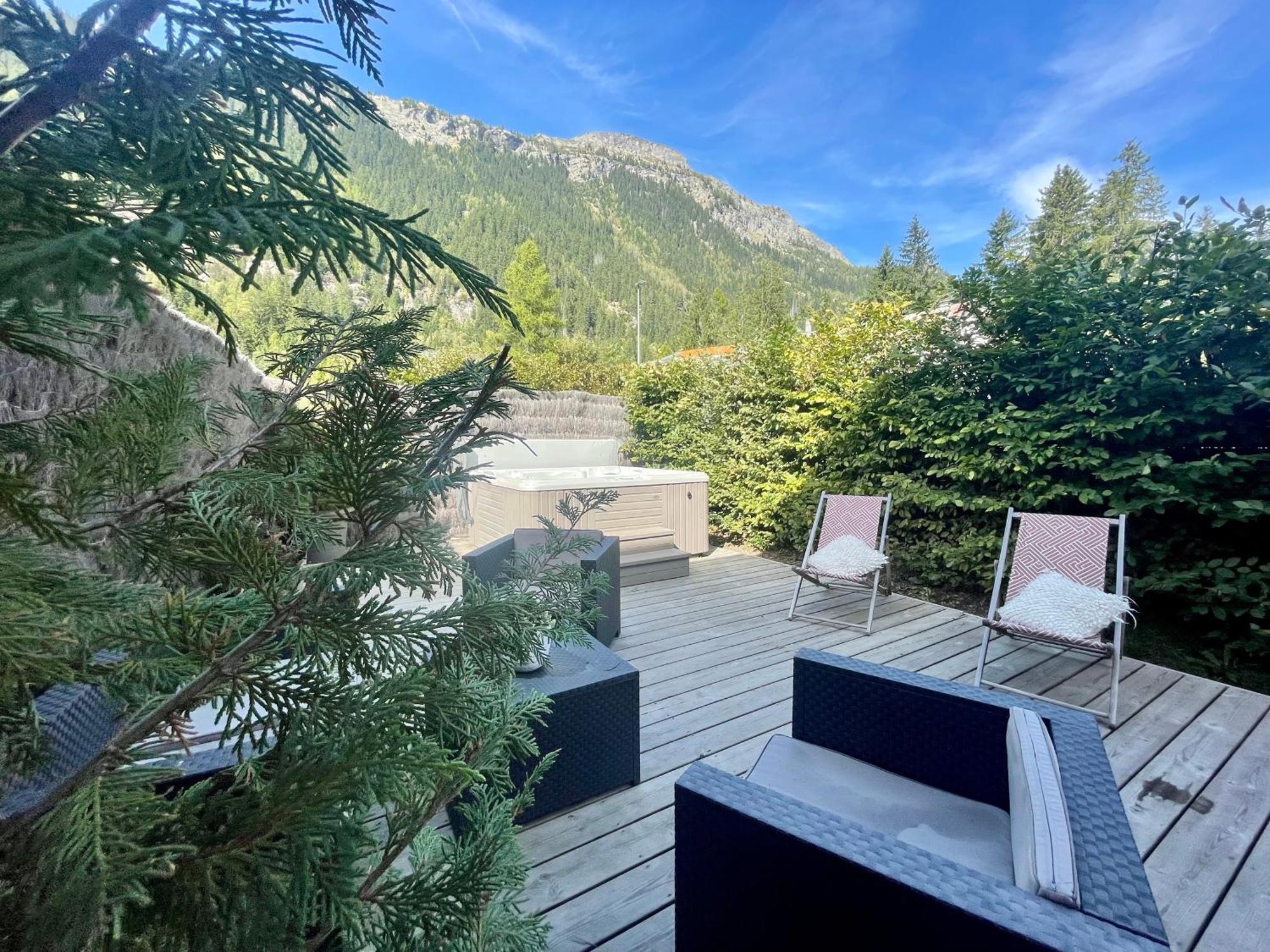 Chalet Le Petit Nicolas, Jacuzzi, Vue Mont Blanc Chamonix Mont Blanc Exterior foto