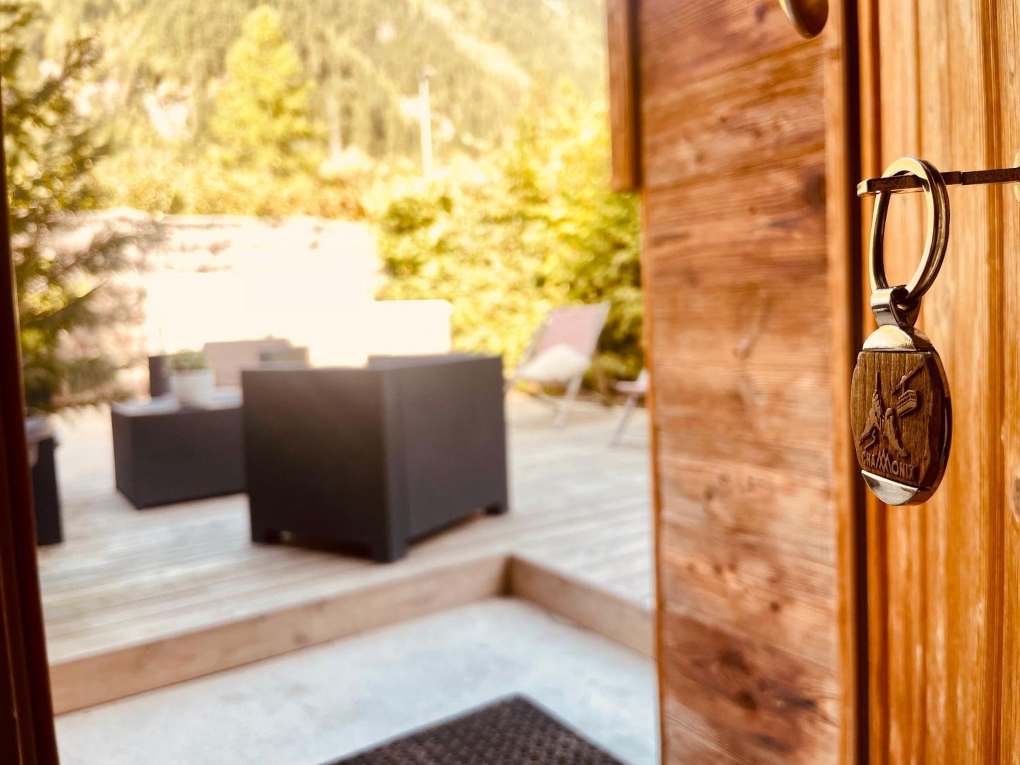 Chalet Le Petit Nicolas, Jacuzzi, Vue Mont Blanc Chamonix Mont Blanc Exterior foto
